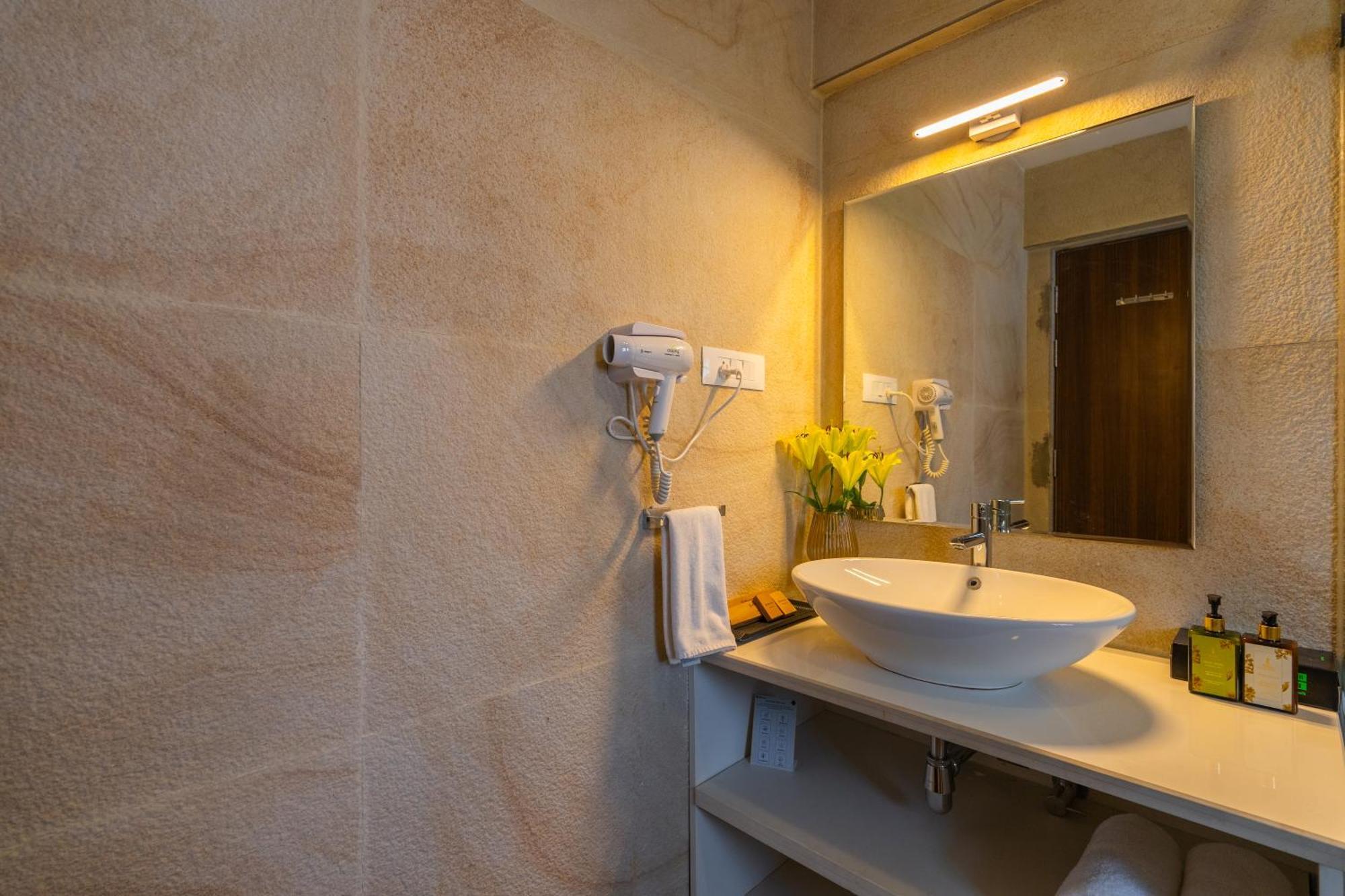 Elivaas 3 Bhk Pvt Pool & Bar - Villa Valerie Oxel Eksteriør bilde